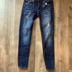 American Eagle Outfitters size 6 Ripped Jeans